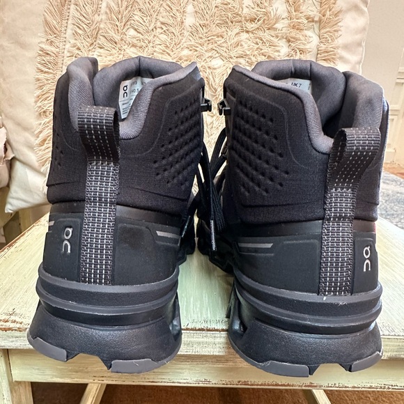 ON CLOUD CLOUDROCK WATERPROOF Sneakers Hi Top Boots Hiking Black - Picture 9 of 9